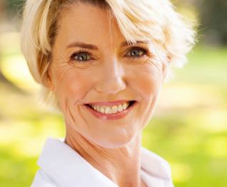 Affordable Dentures Chicago - Image Of Senior Woman