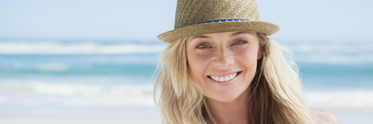 Beauty woman with white smile and teeth between friends in the street