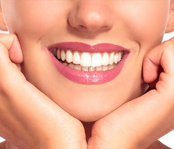 Phoenix, AZ patients can improve their smile with esthetic veneers