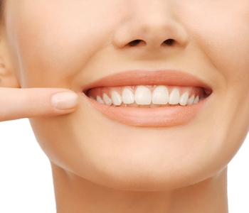 How one-hour teeth whitening erases years from Phoenix smiles