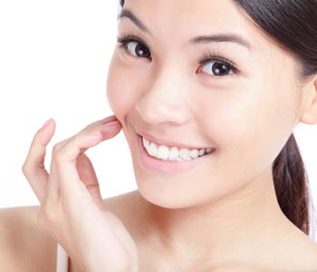 Dentist in Phoenix offers pain-free veneers