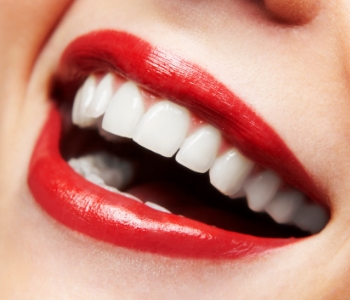 Dentist in Phoenix, AZ offers professional teeth whitening services