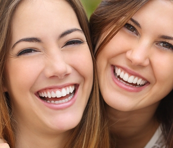Get a smile as bright as the Phoenix AZ sun with a teeth whitening procedure