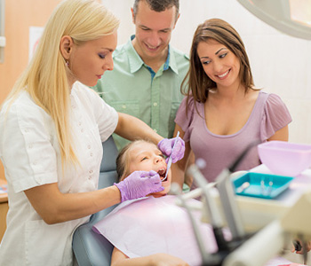 Dentist from Phoenix offers pediatric dental care tips for parents