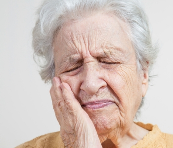 Phoenix dental surgeon provides root canal treatment for infected pulp