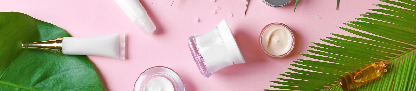 Natural cosmetics and leaves