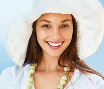 HK residents ask, “What are the advantages of dental veneers as a cosmetic dental service?”