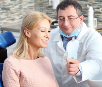 Dentist in Central HK provides guidance on which cosmetic dentistry services will enhance your smile